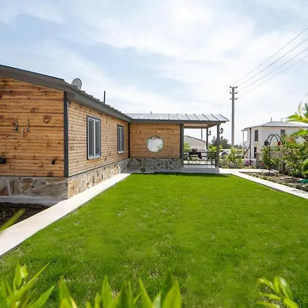 Villa Fabulous Detached House With Garden In *