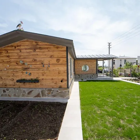 Fabulous Detached House With Garden In
