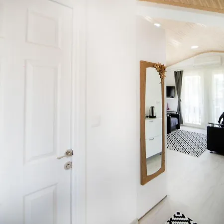 Fabulous Detached House With Garden In Villa *