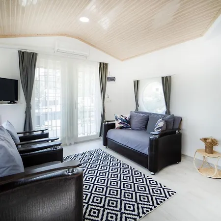 Fabulous Detached House With Garden In فيلة فتحية
