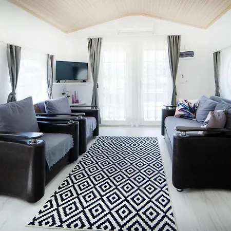 Fabulous Detached House With Garden In فيلة
